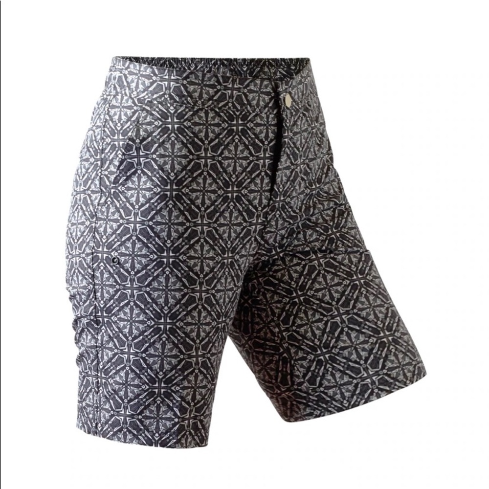 UV Skinz ladies board shorts, Medium
